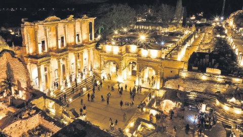 Gece müzeciliği Efes’e nefes oldu