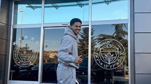 Jayden Oosterwolde İstanbul’a döndü! Tedavisi devam ediyor - Son dakika Fenerbahçe haberleri