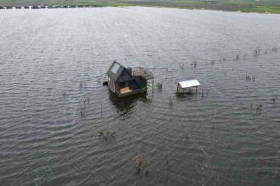 Yüzen evler...Uluabat Gölü taştı, felaket havadan görüntülendi