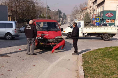 Bursa’da trafik kazası: 3 yaralı