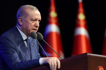 Cumhurbaşkanı Erdoğan: "Elleri öpülesi öğretmenlerimize yönelik şiddetin hiçbir gerekçesi hiçbir mazereti olamaz"