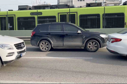 Cipi oto yolun sol şeridine kilitleyip gitti