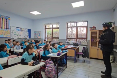 Arama kurtarma köpeği Tipo, öğrencilerin gözdesi oldu