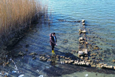 İznik Gölü’nde sular çekildi...Bir tarihi eser günyüzüne çıktı