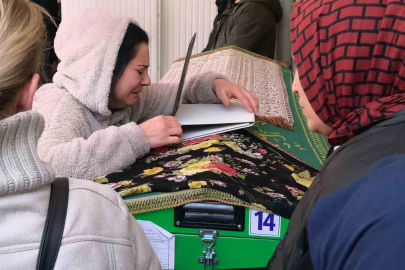 Küçük Öykü, gözyaşları arasında toprağa verildi