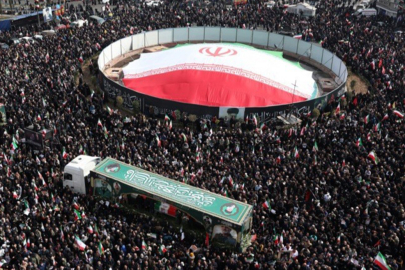 İran'ın "savunma hattı" son yolculuğuna uğurlandı!