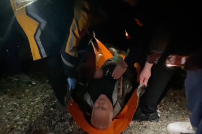 Balık tutmak için açılan kayık battı, baba-oğul ölümden döndü!