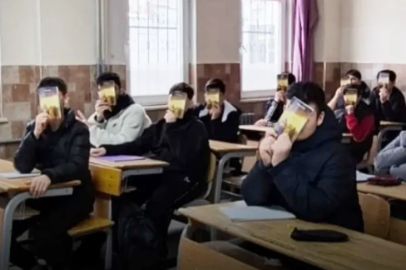 Bursa’da bir okulda ‘Şeyh kitabı’ dağıtıldı!