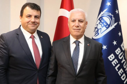 CHP’li Öztürk yoldan döndü, Büyükşehir önüne davet etti!