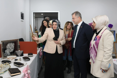 Osmangazi’de OSMEK kursiyerlerinin el emeği ürünleri sergilendi