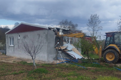 İnegöl'de 142 kaçak yapı yerle bir edildi