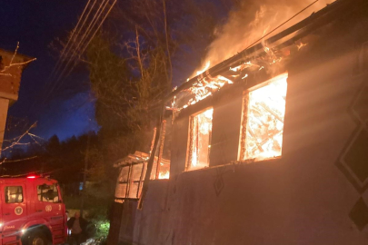 İnegöl’de tek katlı ev alev alev yandı