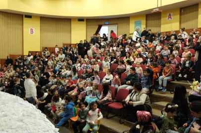 Yıldırımlı çocukların tiyatro keyfi