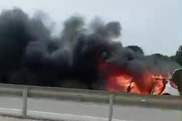 Seyir halindeyken alevlere teslim oldu!