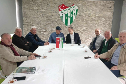 Bursaspor’un unutulmaz kaptanı Özden’in kitabı öğrencilere dağıtıldı