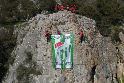 Kurtarma ekipleri zirvede Bursaspor bayrağı açtı