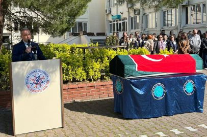 Akademisyen Doğan Yavaş, fakültesi önünde dualarla uğurlandı