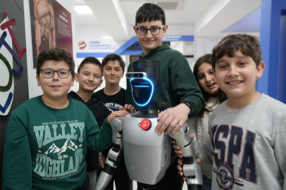 Türkiye'nin ilk “nüfusa kayıtlı” robotu göreve başladı!