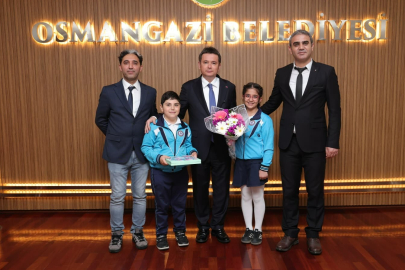 Başkan Aydın koltuğu çocuklara bıraktı