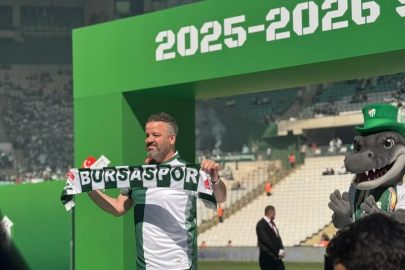 Bursaspor’un şampiyonluk kutlamasında sahne Rumeli Ekrem’in, coşku zirve yaptı!