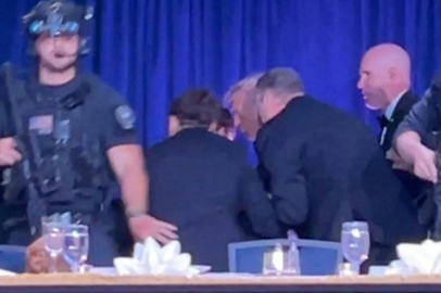 Trump, katıldığı programda silah sesleri sonrası tahliye edildi!