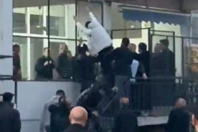 Bursa’da tekmeli sopalı kavga kamerada!