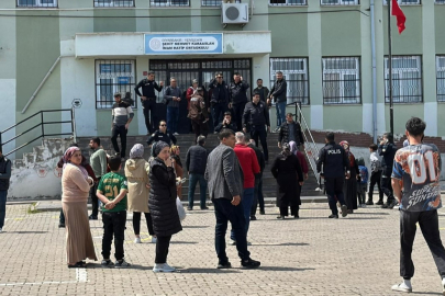 Okul çevresinde silah terörü!