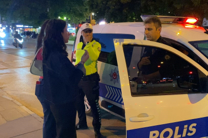 Bankamatikte unutulan parayı polise teslim etti!
