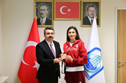 Hatice Kübra İlgün Avrupa’da madalya aldı!