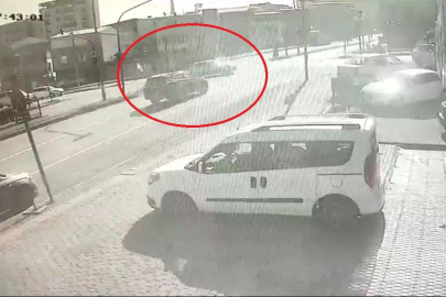 Kırmızı ışık kazası kamerada!