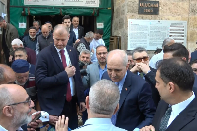 Numan Kurtulmuş Bursa Ulu Cami’de vatandaşlarla saf tuttu!