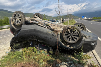Kontrolden çıkan otomobil takla attı: 3 kişi hafif yaralandı