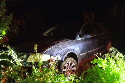 Tarlaya uçan otomobilin sürücüsü kayıplara karıştı!