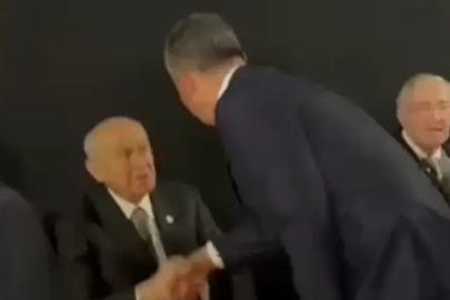 Dikkat çeken anlar! Devlet Bahçeli ve Özgür Özel o etkinlikte bir araya geldiler