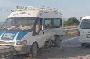 Denizli'de işçi servisleri çarpıştı; 10 yaralı