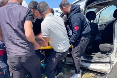 Van'da otomobiller çarpıştı: 4 ölü, 2 yaralı