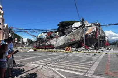 Filipinler'de 7,8 büyüklüğünde deprem! 1 metrelik dalgalar oluştu