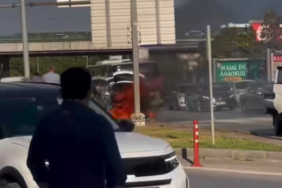 Bursa'da seyir halindeki otomobil alev topuna döndü