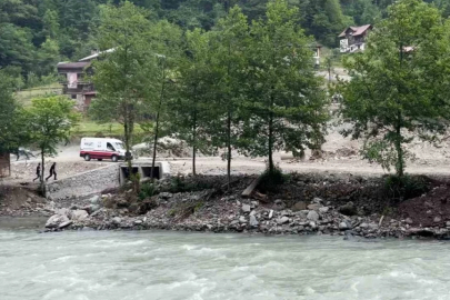 Rize'de kayıp kişiyi ararken AFAD botu akıntıya kapıldı: Bir personel yaşamını yitirdi