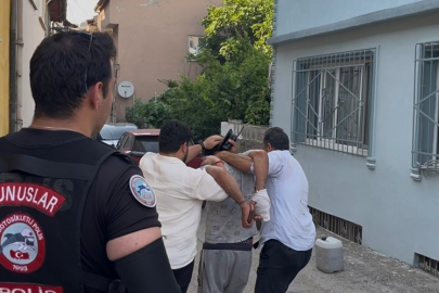 Bursa'da özel harekat evi ablukaya aldı, yakalanınca "çalsaydınız açardım" dedi