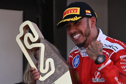 Lewis Hamilton'dan Ferrari'de ilk galibiyet!