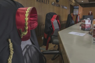 Kocaeli'de savcı duruşmada kalp krizi geçirdi! Hastanede hayatını kaybetti