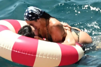 Dua Lipa ve Callum Turner balayında!