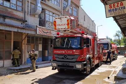 Bursa'da mobilya imalathanesinde korkutan yangın!
