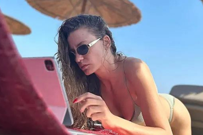 Serenay Sarıkaya annesiyle tatile çıktı! Pozlar gecikmedi