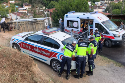 Bursa'da tarım işçilerini taşıyan servis devrildi 6 işçi yaralı