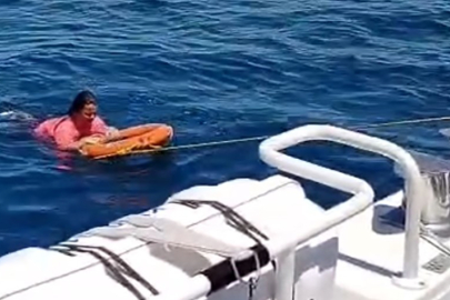 Aydın'da denizde açığa sürüklenen kadın, deniz polisi tarafından kurtarıldı