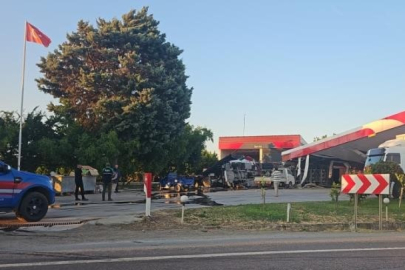 Bursa'da facia! Tır akaryakıt istasyonuna daldı: 1 kişi hayatını kaybetti...