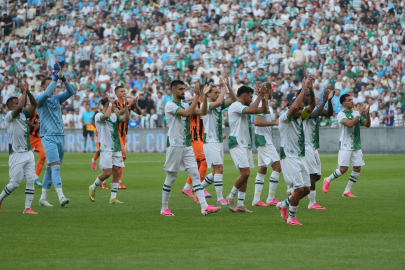 Bursaspor-Shakhtar Donetsk maçında dostluk kazandı