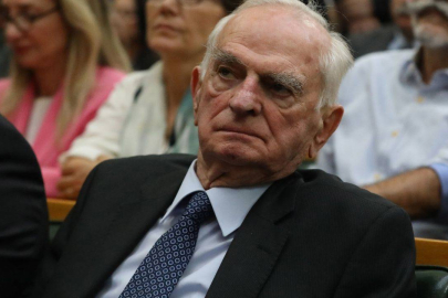 70 yıldır CHP üyesi olan Önder Sav istifa etti
